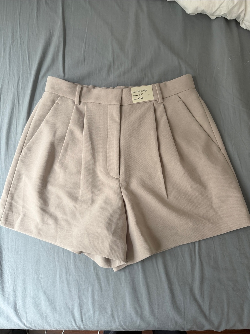 Abercrombie & Fitch Tailored Pleated Shorts in Light Beige